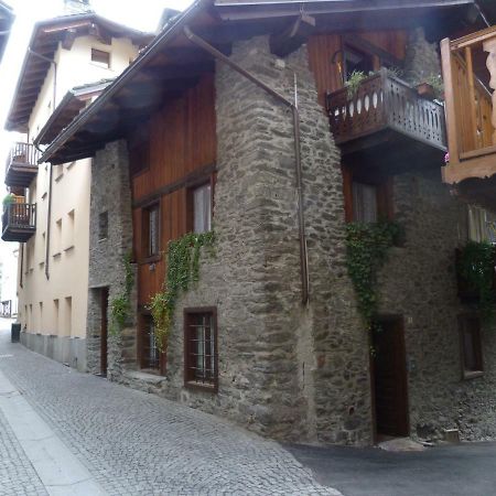 Casa Vacanza In Centro A La Salle Exterior photo