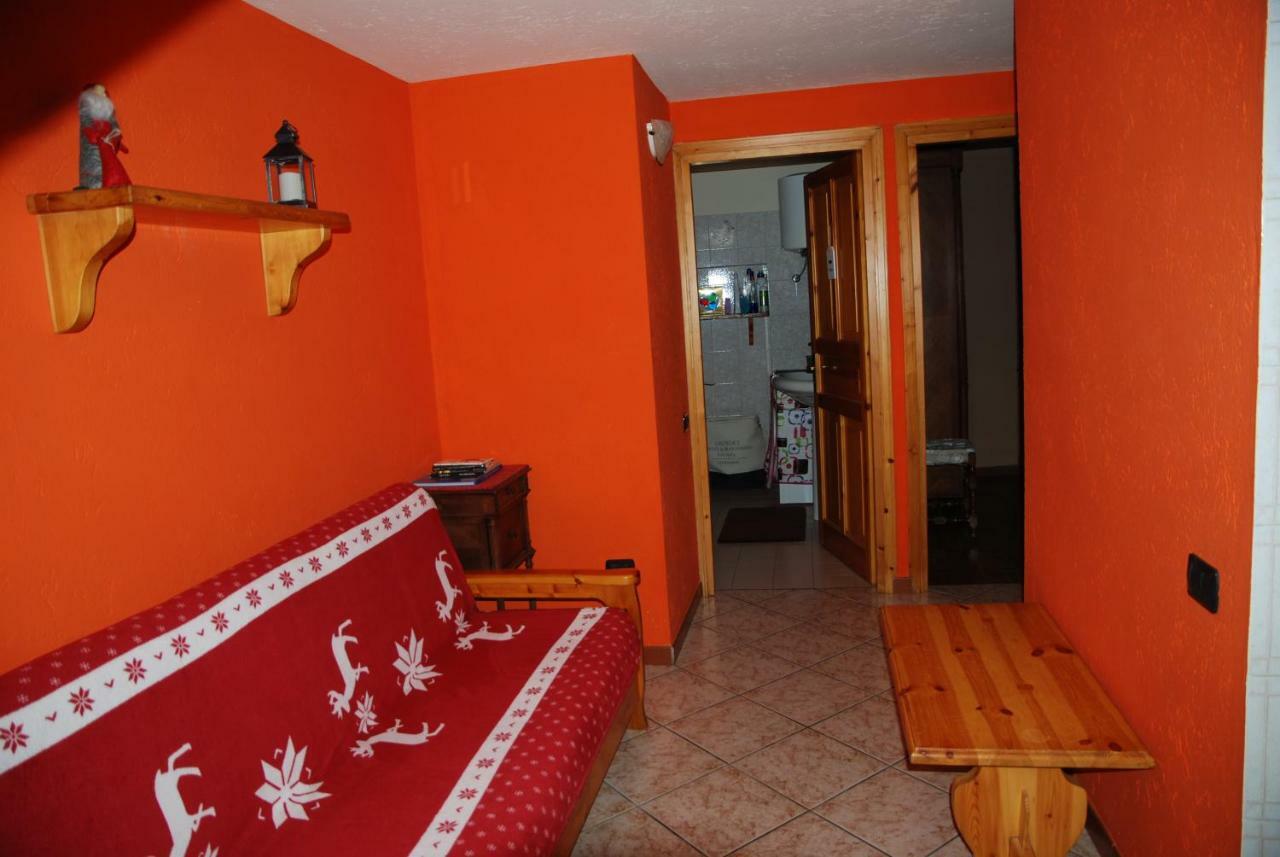 Casa Vacanza In Centro A La Salle Exterior photo